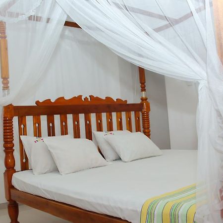 Nethum Rest Hotel Mirissa Buitenkant foto