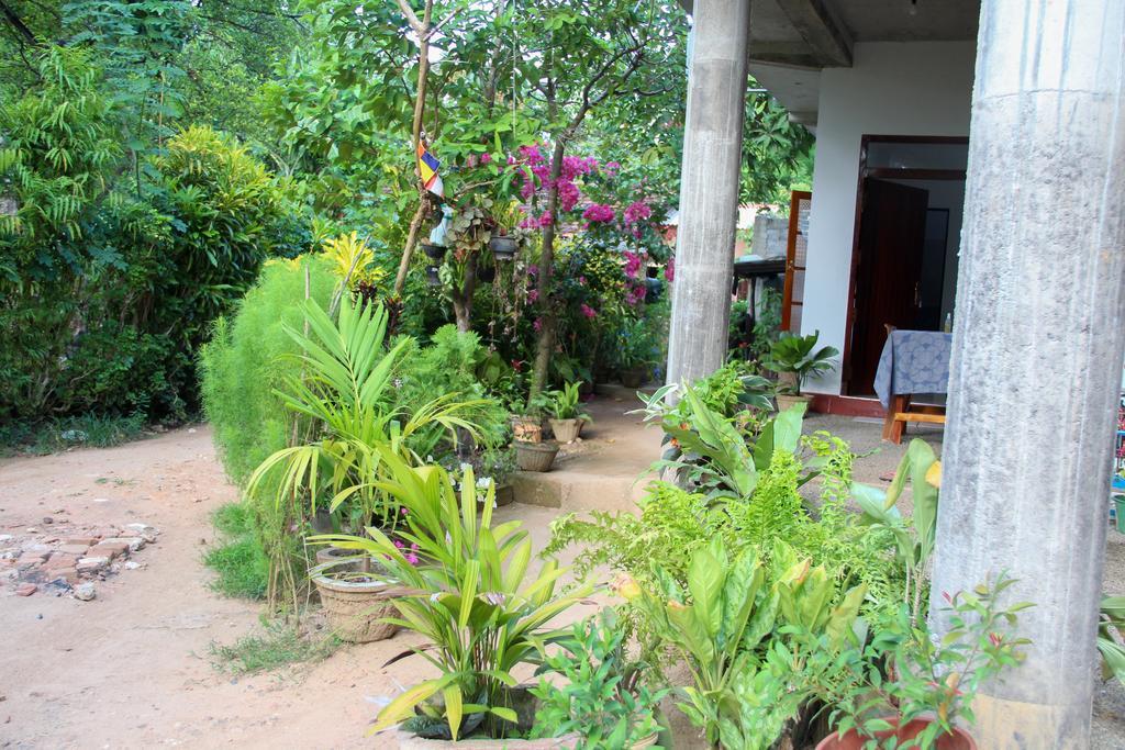 Nethum Rest Hotel Mirissa Buitenkant foto