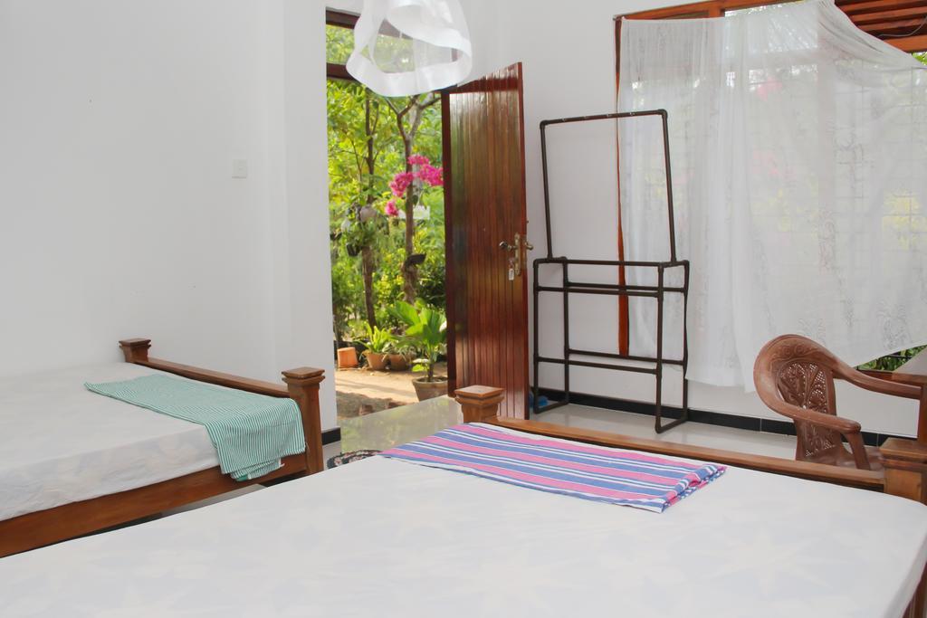 Nethum Rest Hotel Mirissa Buitenkant foto