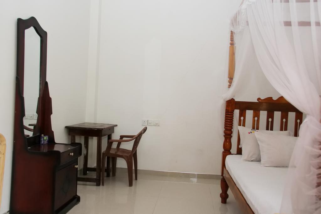 Nethum Rest Hotel Mirissa Buitenkant foto