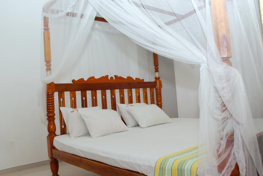 Nethum Rest Hotel Mirissa Buitenkant foto